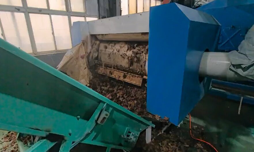 Soft plastic being shredded